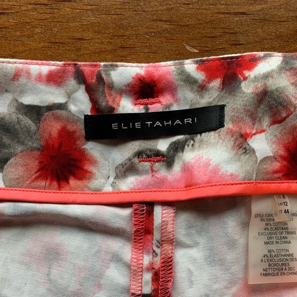 Elie Tahari capri pants. Suze 8. - Picture 8 of 9